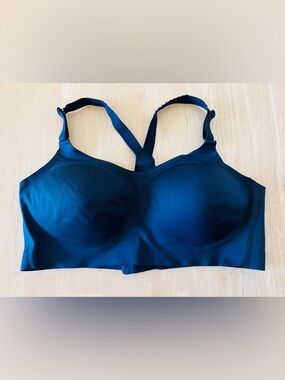 All in motion  Black Seamless neoprene Molded Sports Bra  Adjustable Straps M